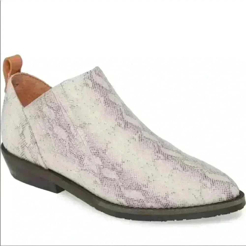 Gentle Souls by Kenneth Cole Neptune Bootie Size 6.5M NIB